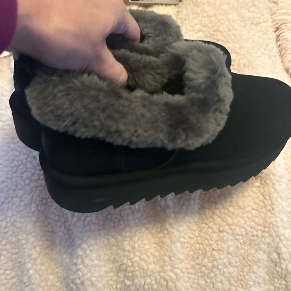 NWOT UGG platform boots. - image 10